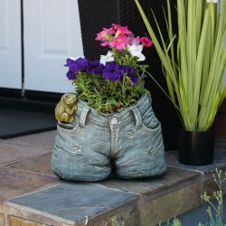 Alpine Corporation 10" Tall Indoor/Outdoor Denim Shorts with Frog Shaped Planter and Yard Decoration